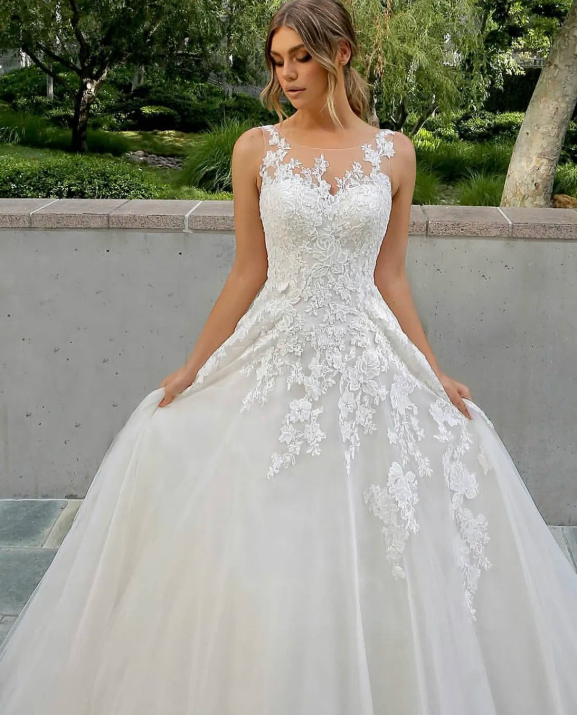 Special Offers Elegant Wedding Dress A-Line O-Neck Tank Lace Appliques Illusion Button Tulle Bride Gown Robe De Mariée Customized