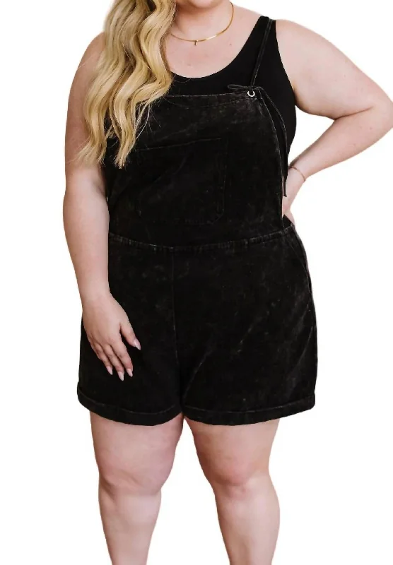 Chic Women's Outfit Ideas On A Journey Shortalls In Black