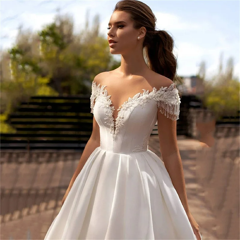 Women's Fashion Clothing Princess Wedding Dress A Line Beaded Lace Appliques Bride Dresses Illusion Back Party Dress Long Train Wedding Gowns