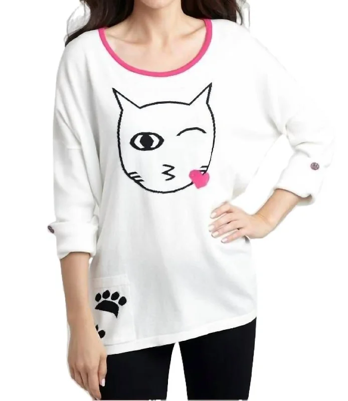 Women Wear Brands Cat Kiss Graphic Sweater In White/black